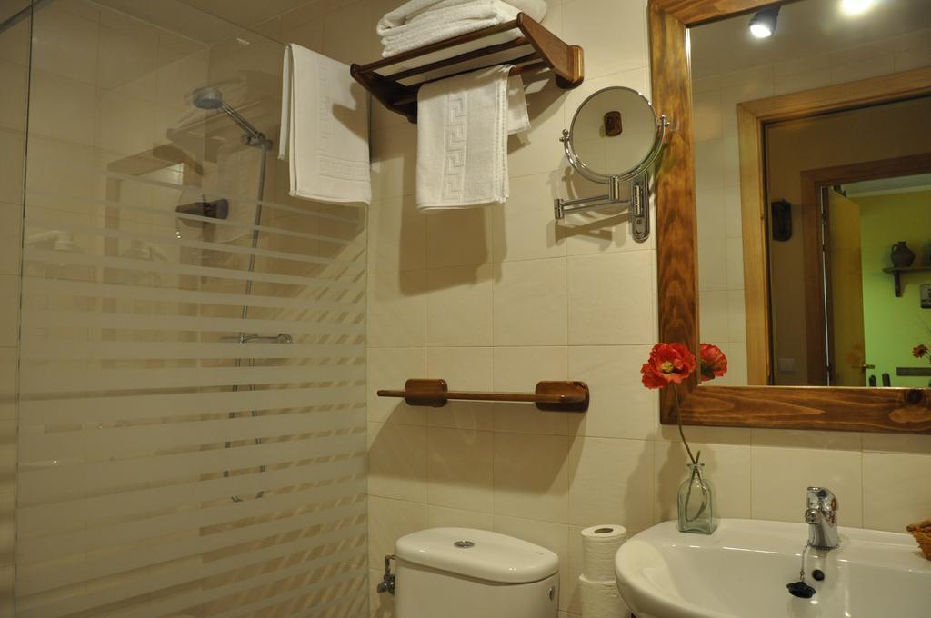 Apartamentos Los Pirineos - Atencion Personal Biescas  Quarto foto
