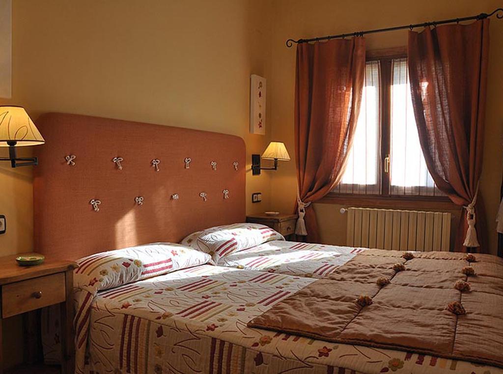 Apartamentos Los Pirineos - Atencion Personal Biescas  Quarto foto